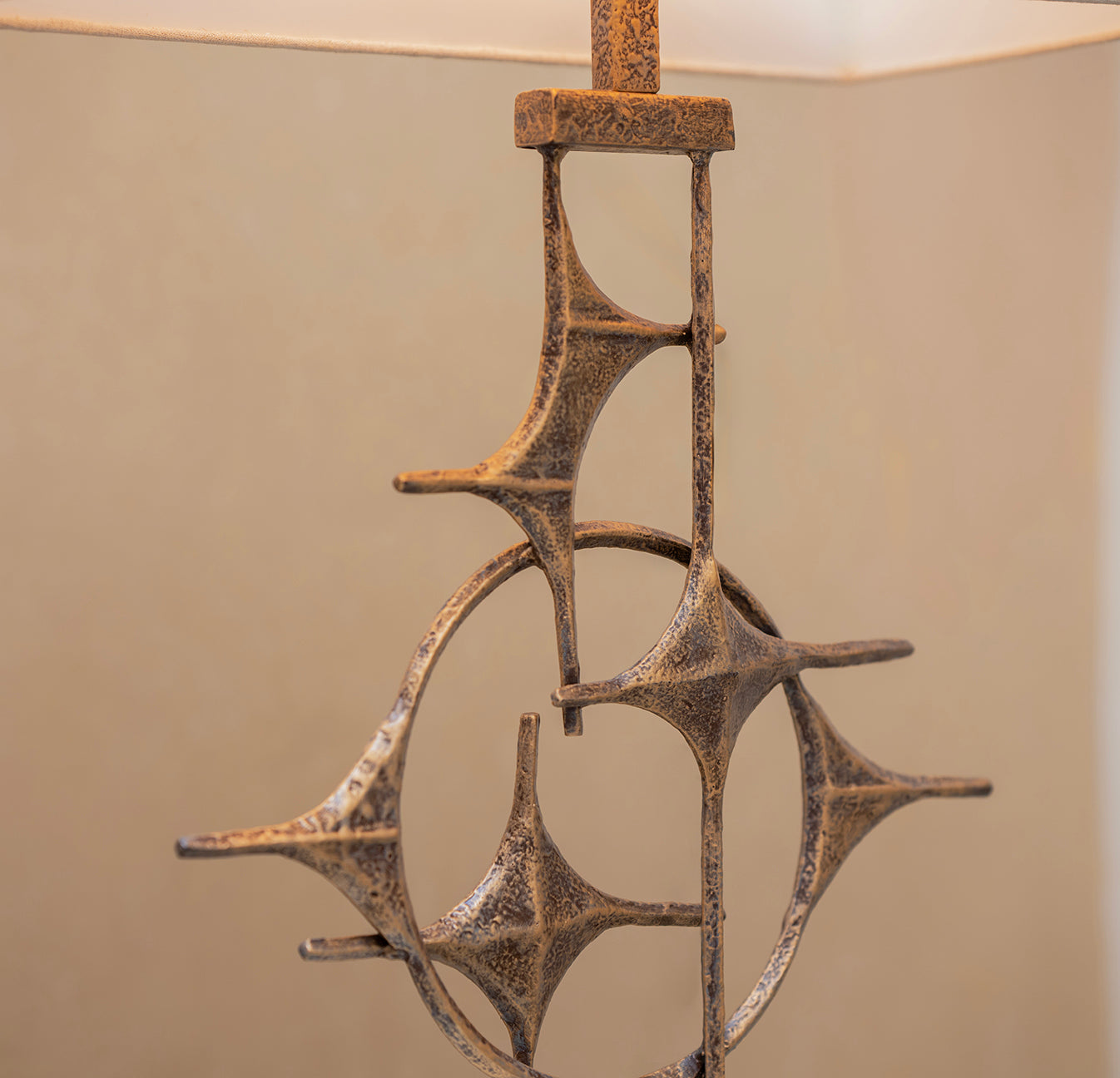 Estelar Table Lamp, Antique Gold
