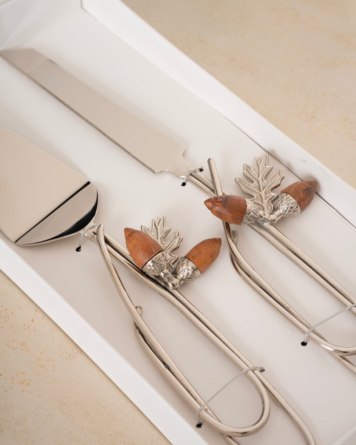 Acone Cake Lifter & Knife Set